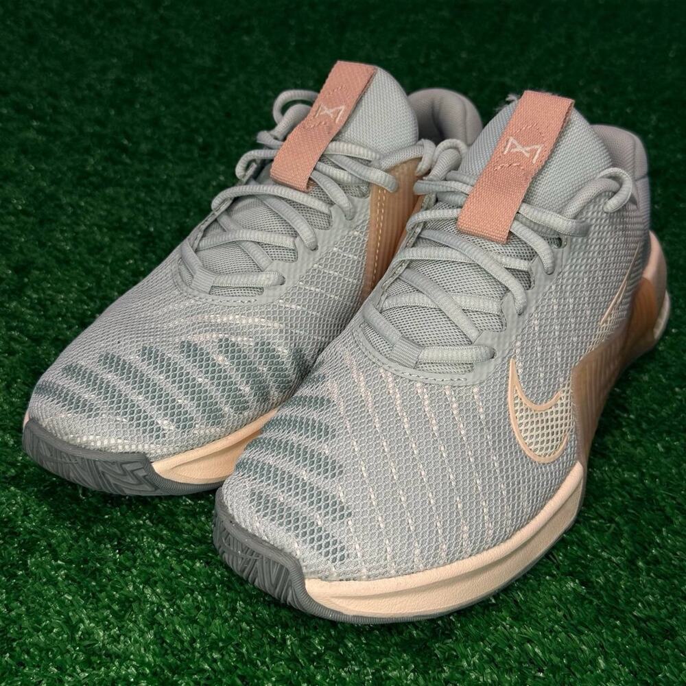 Nike MC Trainer 2 Womens 9 Mica Green Guava Ice DZ2537-002 Training - Picture 3 of 8